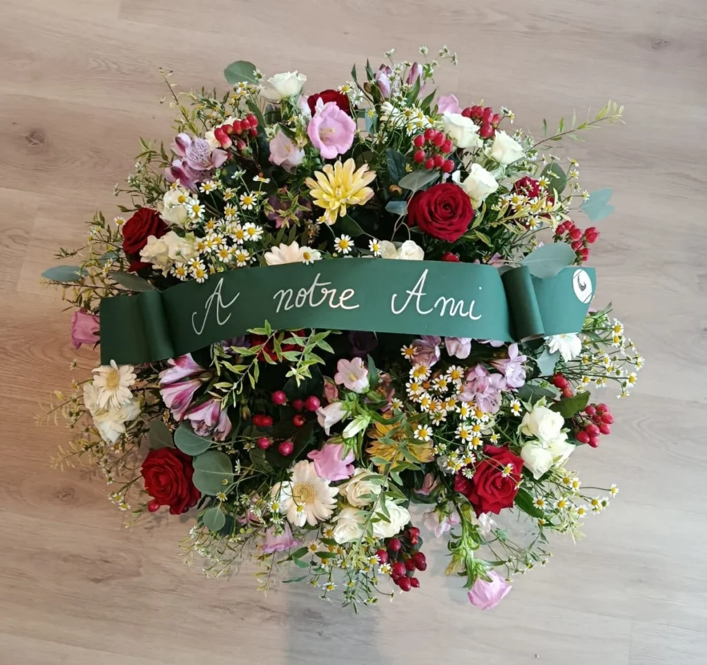 Coussin floral de deuil créé par Fleurs de Lune