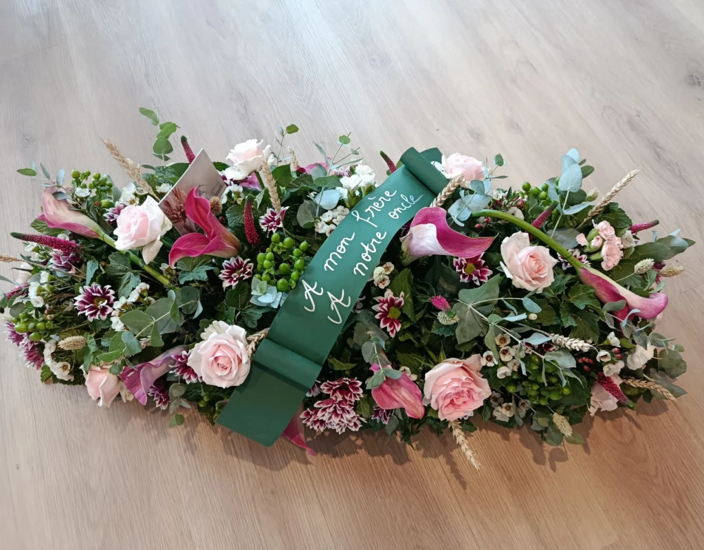 Dessus de cercueil floral créé par Fleurs de Lune